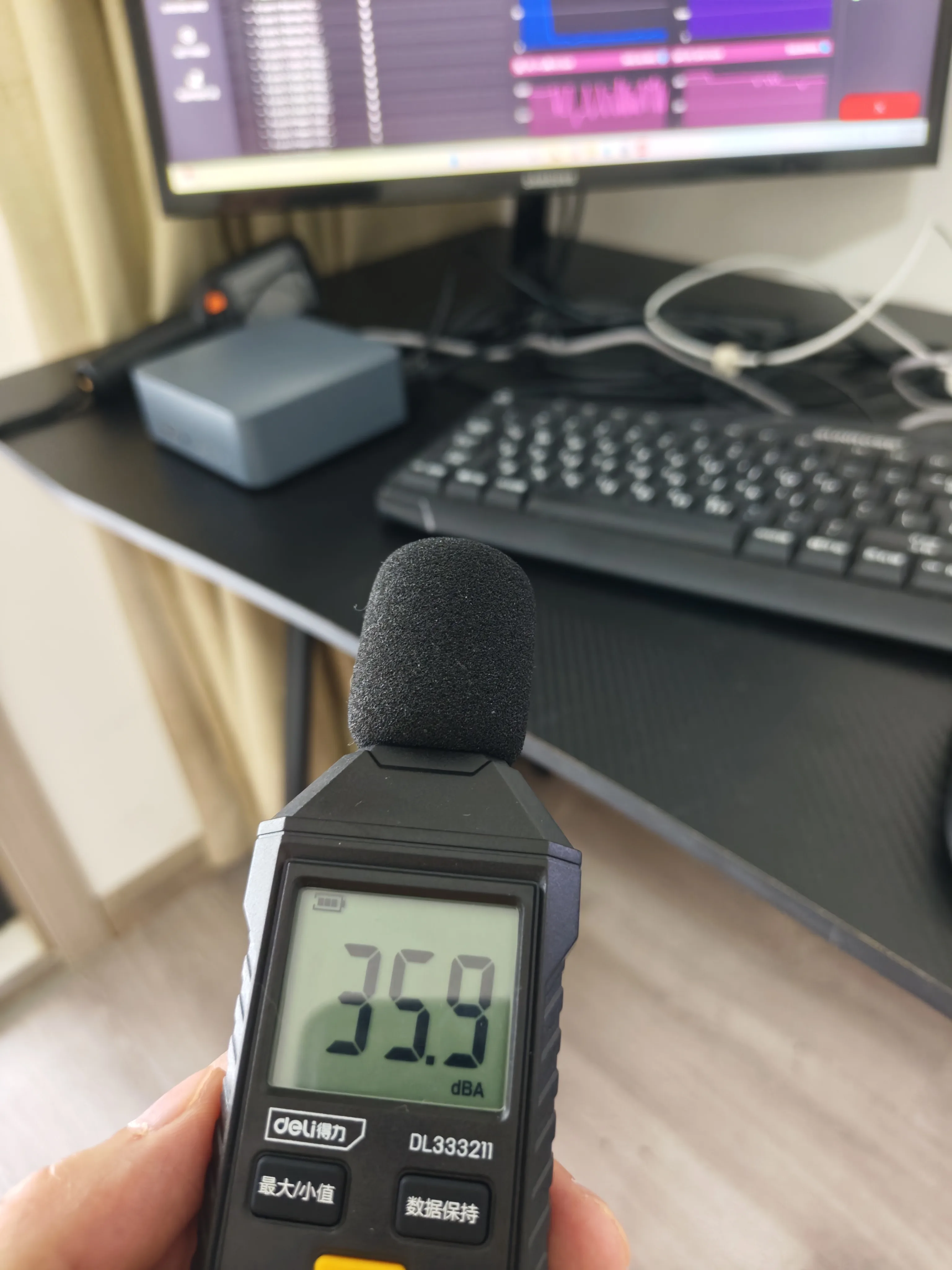 Sound level meter reading 35.9dBA at 50cm during EcoFlow RIVER 3 charging noise tests